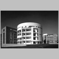 Richard Meier, Hypolux Bank Building, photo by Richard Meier & Partners Architects LLP on visuallexicon.wordpress.com.jpg